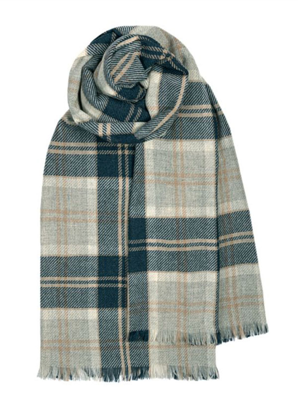 Brock_Bannockbane_Grey_Fine_Wool_Stole