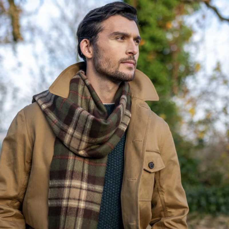 Darwin MacRae Hunting Olive Tartan Oversized Lambswool Scarf - Afbeelding 3